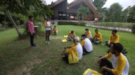 50 peserta dari DPC kabupaten/kota ikut uji kompetensi pramuwisata gelaran Kemenparekraf RI bekerja sama dengan Komisi X DPR RI, LSP Anging Mammiri dan DPD HPI Kaltim. Foto: Irfan/Pro Kutim