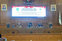 Foto Presiden dan Wakil Presiden di Ruang Sidang Utama DPRD Kutim belum diganti, Senin (11/11/2024). 